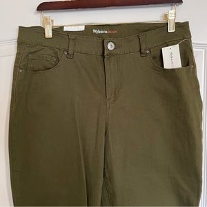 Style & Co Women’s Green Curvy Skinny Jean (Mid-Rise, Size 12)
